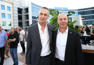 "קשה לדעת איך זה ישפיע". קטש עם יו"ר המנהלת ארי שטיינברג (צילום: ברני ארדוב)