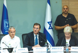 בועז ביסמוט ועדת חוץ וביטחון מאי 2026  (צילום: יונתן זינדל, פלאש 90)