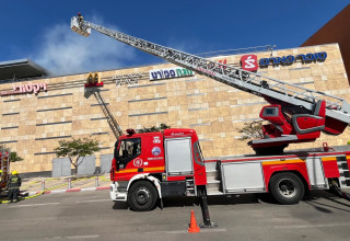 תיעוד מהשריפה בהרצליה (צילום: דוברות כבאות והצלה)