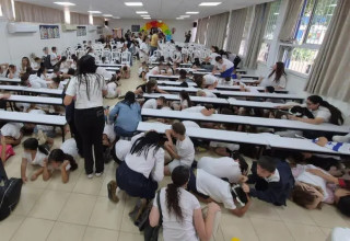 תלמידים תופסים מחסה  (צילום: שימוש לפי סעיף 27א')