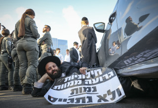 הפגנת החרדים בבני ברק  (צילום: פלאש 90)