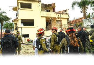 בניין בקריית שמונה שנפגע באפריל 2026 (צילום: אייל מרגולין פלאש 90)