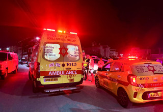צוותי מד"א בכפר קאסם (צילום: תיעוד מבצעי מד"א)