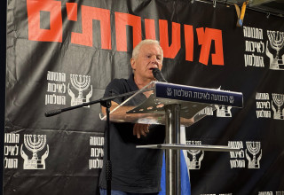 עמירם לוין בהפגנה (צילום: ורדית אלון-קורפל Vardit Alon-Korpel)