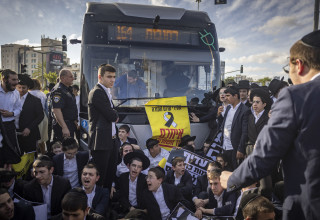 הפגנת חרדים נגד גיוס (צילום: פלאש 90)