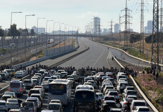 הפגנת חרדים חוסמים את כביש 1 (צילום: יותם רונן, וואלה!)