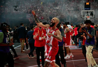 אוון פורנייה חוגג (צילום: Getty images)