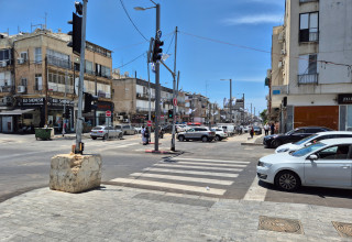 רחוב סוקולוב בחולון, מבט מפינת רחוב קראוזה (צילום: ניר קיפניס)