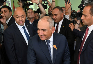 ניקול פשיניאן (צילום: Stringer/Photolure via REUTERS)