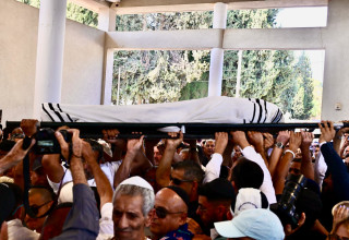 לווית המנוח הזמר האגדי ישי לוי ז"ל (צילום: אבשלום שושני)