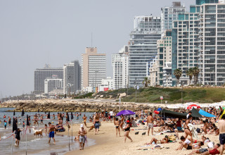 יום שרבי בחוף הים בתל אביב (צילום: דור פזואלו, פלאש 90)