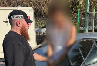 מעצרו של החשוד (צילום: דוברות המשטרה)