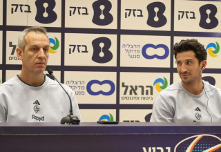 עודד קטש וג'ונדי דיברתולומיאו שחקן מכבי תל אביב (צילום: עיבוד תמונה, קובי אליהו)