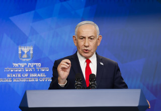 נתניהו במהלך מסיבת העיתונאים אמש (צילום: אוליבייה פיטוסי פלאש 90 )