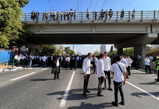 מחאת החרדים בכביש 4 (צילום: אבשלום ששוני)