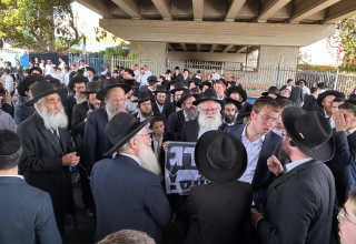 מחאת החרדים בכביש 4 (צילום: אבשלום ששוני)