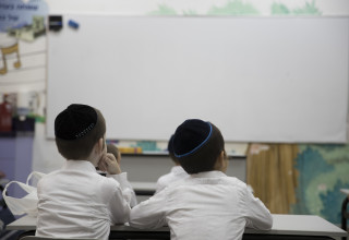 תלמידים בבית ספר לבנים (צילום: Nati Shohat/Flash90)