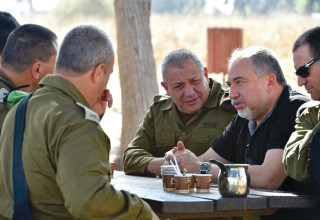 ליברמן בסיור בעוטף עזה (צילום: אריאל חרמוני, משרד הביטחון)