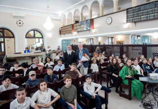 מסיבת סוף שנת הלימודים המסורתית באודסה, אוקראינה (צילום: יח"צ קהילות יהודיות באודסה)