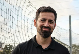 גיא ליפקה מנהל מקצועי מחלקת הנוער של הפועל תל אביב (צילום: אתר רשמי, הפועל תל אביב)