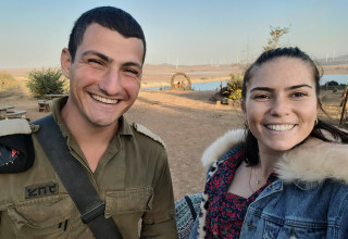 סא"ל דור בן שמחון ז"ל ואריאל (צילום: רשתות חברתיות)