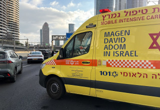 תאונת דרכים באיילון  (צילום: דוברות מד"א)