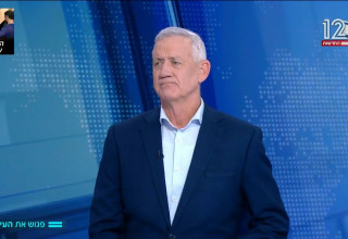 בני גנץ בפגוש את העיתונות (צילום: צילום מסך חדשות 12)