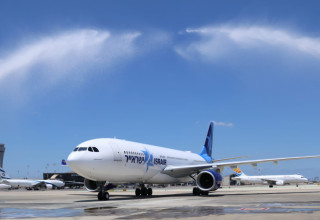 מטוס ה-A330 החדש של ישראייר (צילום: סיוון פראג׳)