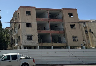 בניין שנפגע מטיל איראני ברחוב הגליל בחיפה (צילום: באדיבות חברת רה ניו)