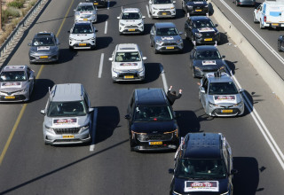שיירת מחאת החרדים (צילום: מרק ישראל סלם)