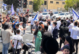 המחאה נגד אי השיוויון בנטל בבני ברק (צילום: אבשלום ששוני)