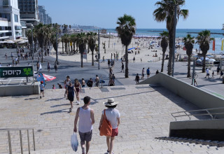 מזג אוויר. קיץ. חוף שרתון בתל אביב (צילום: אבשלום ששוני)