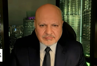 קארים חאן בריאיון  (צילום: צילום מסך יוטיוב)