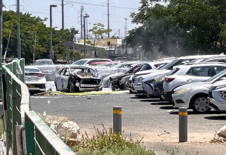 זירת הפיצוץ בחולון (צילום: אבשלום ששוני)