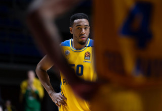 בונזי קולסון במדי מכבי תל אביב ב-2024 (צילום: GettyImages, Nikola Krstic/MB Media)