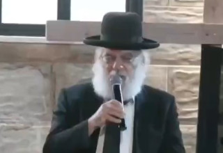 הרב אריה יזדי בעצרת מחאה נגד גיוס חרדים (צילום: צילום מסך מתוך רשתות חברתיות)