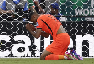 קודי גאקפו לאחר כיבוש השער מול מרוקו (צילום: Gettyimages)