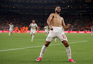 איסמעיל סייברי חוגג (צילום: Carl Recine/Getty Images)