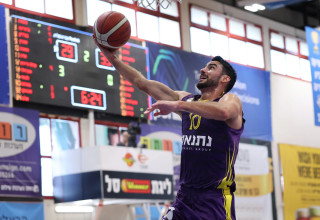 שחקן הפועל חולון ליאור קררה (צילום: אודי ציטיאט)