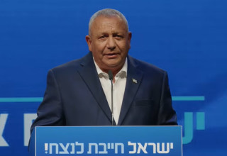 איזנקוט בהשקת המפלגה (צילום: צילום מסך)