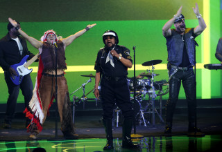 ויקטור ויליס עם להקת "ווילג' פיפל" (Village People) (צילום: gettyimages)