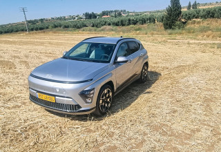 יונדאי קונה חשמלית (צילום: אודי עציון)