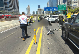 רוכב אופנוע נהרג באיילון (צילום: מד"א)