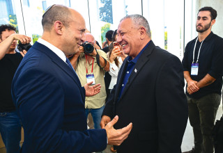גדי איזנקוט ונפתלי בנט (צילום: אבשלום שושני)