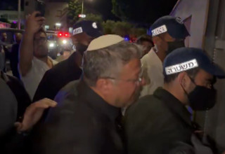 איתמר בן גביר מתלווה לפשיטה בטובא זנגריה (צילום: עמוד הטוויטר של איתמר בן גביר)