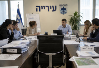 חסר לרשויות המקומיות כוח אדם מקצועי  (צילום: איור: מעריב אונליין)