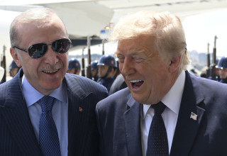 רג'פ טאיפ ארדואן ודונלד טראמפ בנמל התעופה באנקרה (צילום: רויטרס)