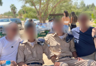 שני בוגרי קורס הטיס החדשים (צילום: דובר צה"ל)