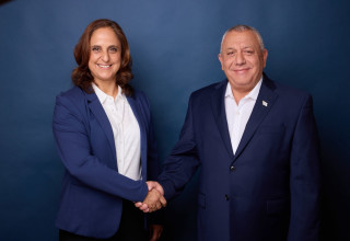 גדי איזנקוט עם דבורה שריפיאן בכר (צילום: דוברות מפלגת ישר)