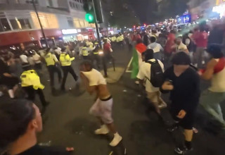 אוהדי מרוקו מתפרעים בלונדון (צילום: מסך מתוך רשת "X")